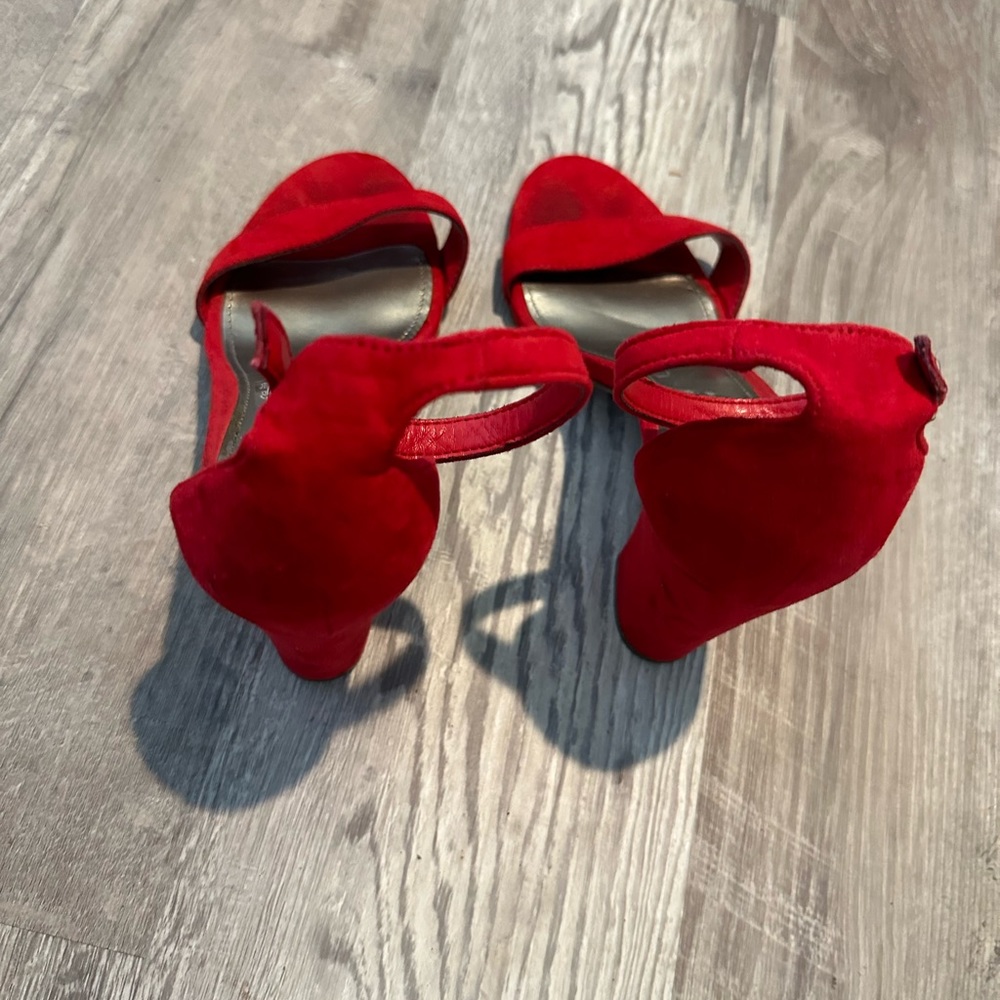 Red heels - Picture 2 of 3